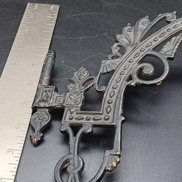 Antique Cast Iron Wall-Mounted Oil Lamp Holder Ornate Gothic Design - Picture 5 of 5